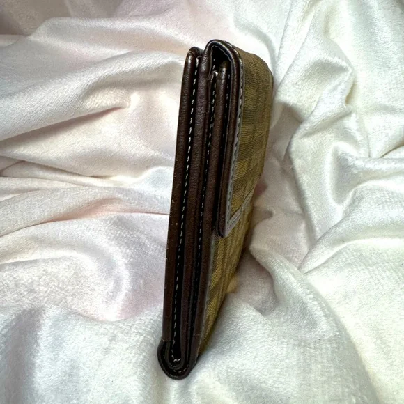 Givenchy VNTG Monogram Wallet CD 1013 - Picture 10 of 12